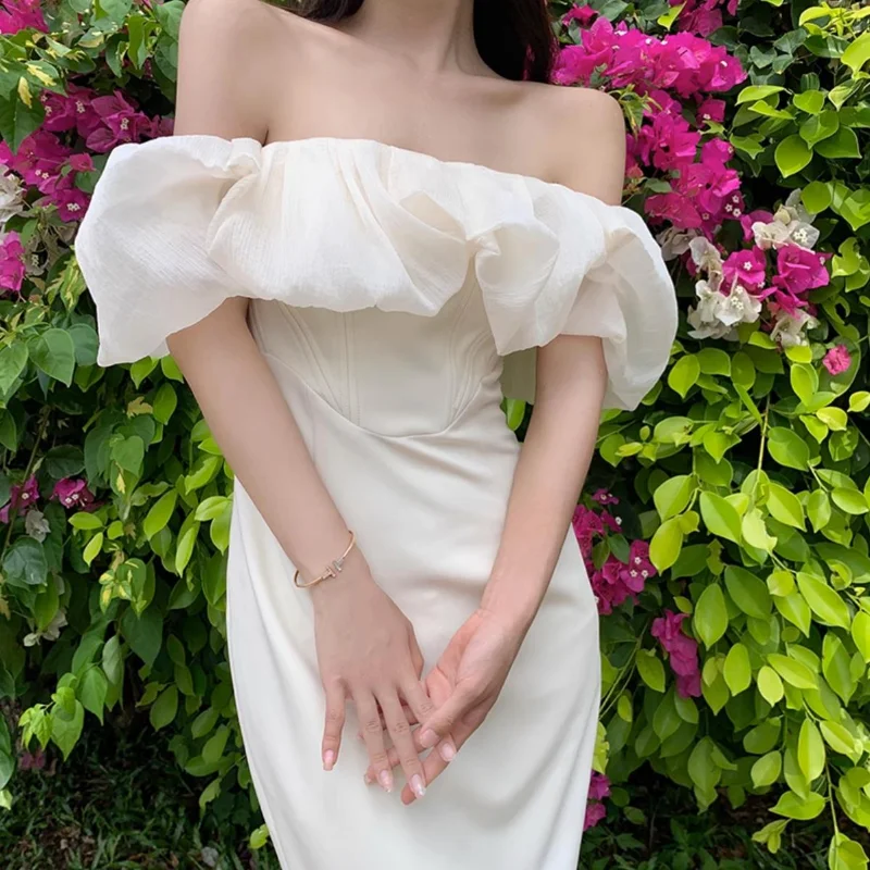 Женское облегающее платье-футляр средней длины, белое элегантное платье с оборками, вырезом лодочкой и открытыми плечами
Женское облегающее платье-футляр средней длины, белое элегантное платье с оборками, вырезом лодочкой и открытыми плечами