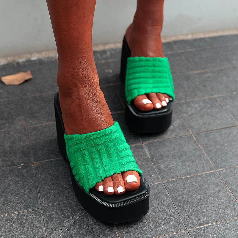 Slope Heel Slippers Outdoor Summer New Roman Style Waterproof Platform Square Toe Open Towel Plush Sandals Large Women's Shoes
Slope Heel Slippers Outdoor Summer New Roman Style Waterproof Platform Square Toe Open Towel Plush Sandals Large Women's Shoes