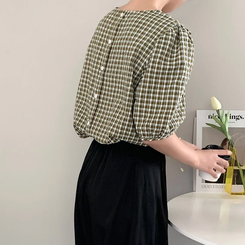 Back Single Breasted Plaid Round Neck Puff Sleeve Shirt Green Blue Summer Short Sleeved Thin Women Top
Back Single Breasted Plaid Round Neck Puff Sleeve Shirt Green Blue Summer Short Sleeved Thin Women Top