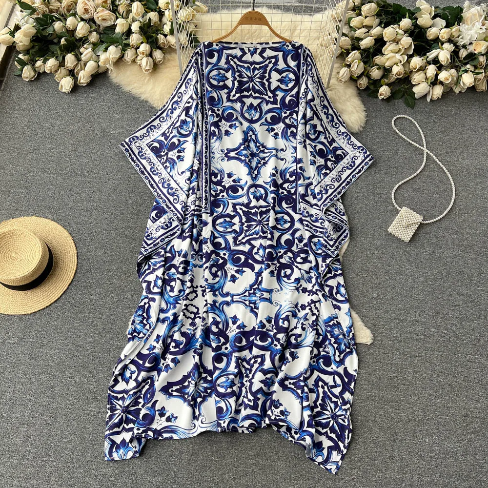 Spot shot - European and American fashionable Blue and white pottery one neck loose dress
Spot shot - European and American fashionable Blue and white pottery one neck loose dress