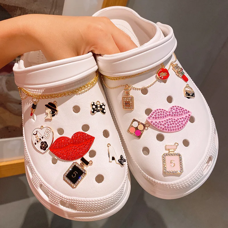Модные Роскошные Украшенные бижутерией подвески для обуви Croc Diamond Стразы Croc Подвески дизайнерские имитации мини высоких каблуков ювелирны...
Модные Роскошные Украшенные бижутерией подвески для обуви Croc Diamond Стразы Croc Подвески дизайнерские имитации мини высоких каблуков ювелирны...