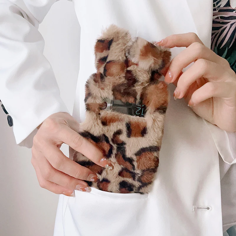 For Samsung Galaxy Flip4 Protective Case Winter Plush Leopard Bowknot with Hairy for Samsung Galaxy ZFlip3 4 Mobile Phone Case
For Samsung Galaxy Flip4 Protective Case Winter Plush Leopard Bowknot with Hairy for Samsung Galaxy ZFlip3 4 Mobile Phone Case
