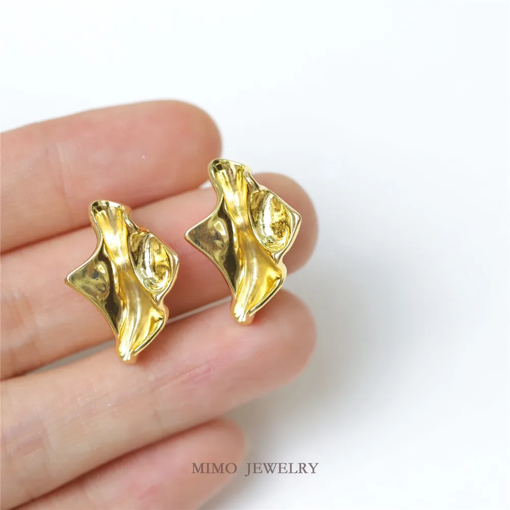 Color protection copper plated gold irregular pleated texture earrings 925 silver needle anti-allergy earrings
Color protection copper plated gold irregular pleated texture earrings 925 silver needle anti-allergy earrings