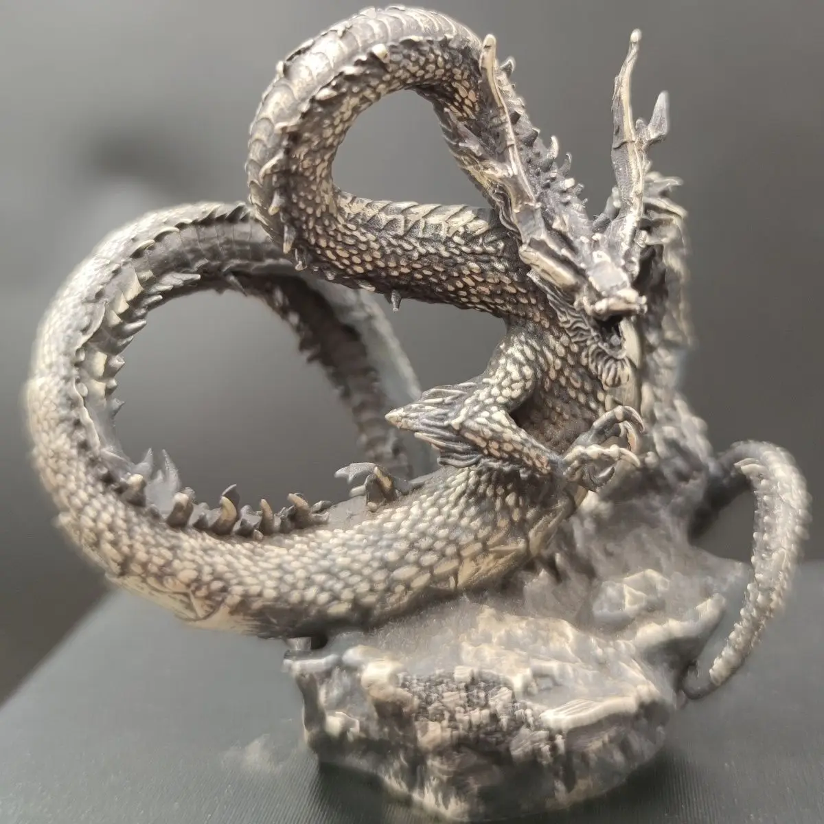 8cm pure copper dragon ornament full copper zodiac dragon office decoration
8cm pure copper dragon ornament full copper zodiac dragon office decoration