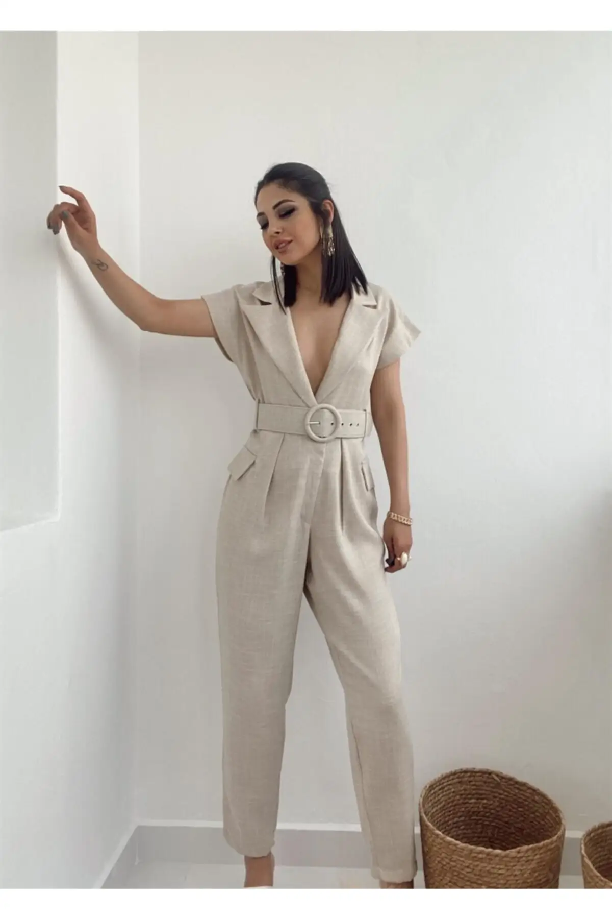 Women's Overalls Linen Beige Belted Jumpsuit Hot Style Quality Fabric Sleeveless Baggy Trousers Casual Jumpsuit
Women's Overalls Linen Beige Belted Jumpsuit Hot Style Quality Fabric Sleeveless Baggy Trousers Casual Jumpsuit