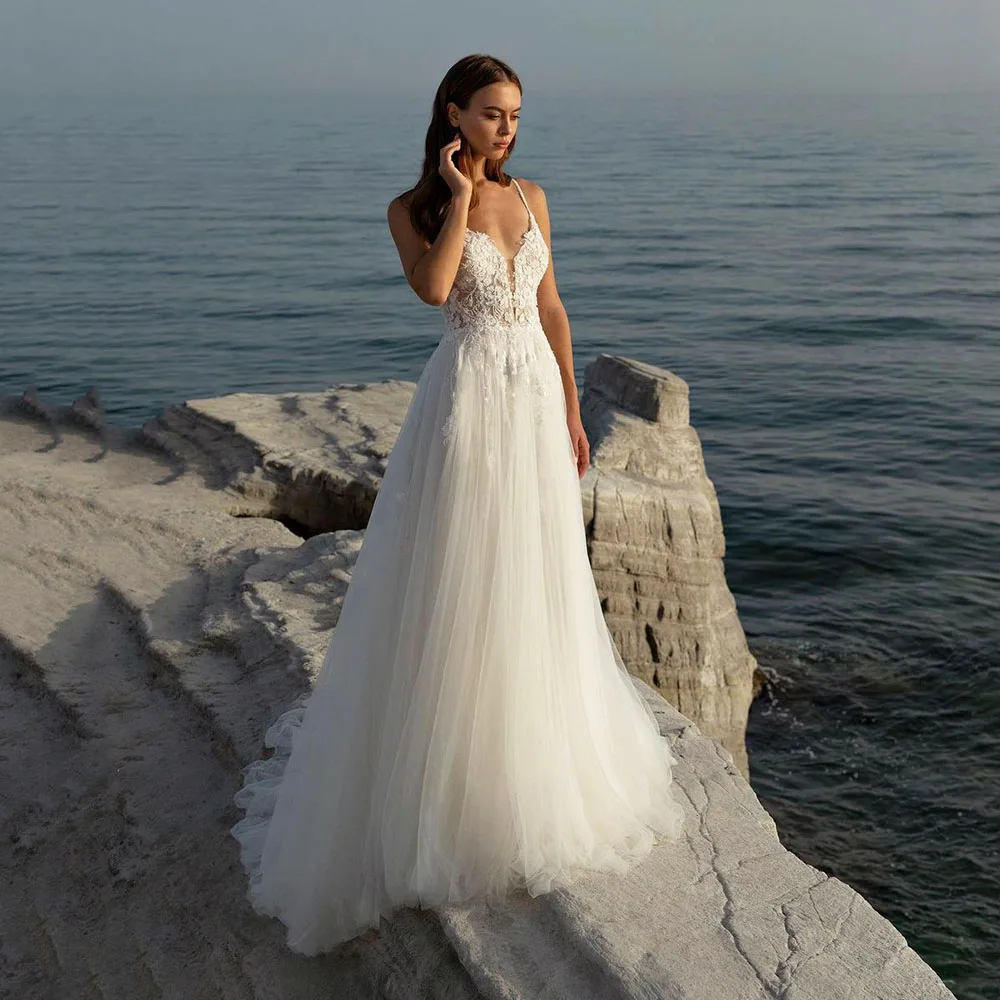 Lace Appliques V Neck Wedding Dresses 2022 Spaghetti Strap Backless Illusion Tulle Bridal Gown Beach Robe De Mariee Court Train
Lace Appliques V Neck Wedding Dresses 2022 Spaghetti Strap Backless Illusion Tulle Bridal Gown Beach Robe De Mariee Court Train