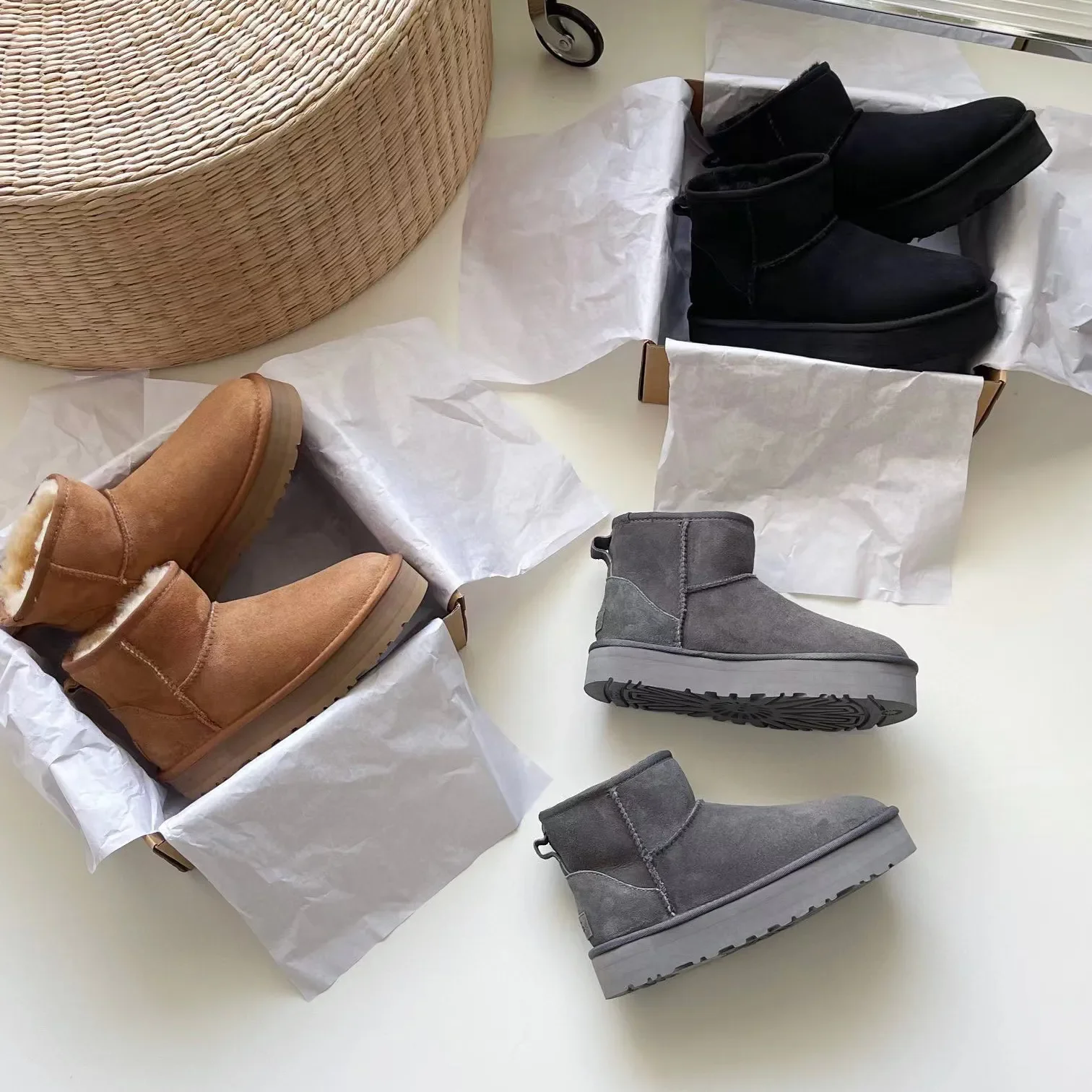 Designer Boots Cow Leather Slippers Chestnut Fur Slides Winter Boots Women Men Ultra Mini Platform Boot Australia Snow Booties
Designer Boots Cow Leather Slippers Chestnut Fur Slides Winter Boots Women Men Ultra Mini Platform Boot Australia Snow Booties