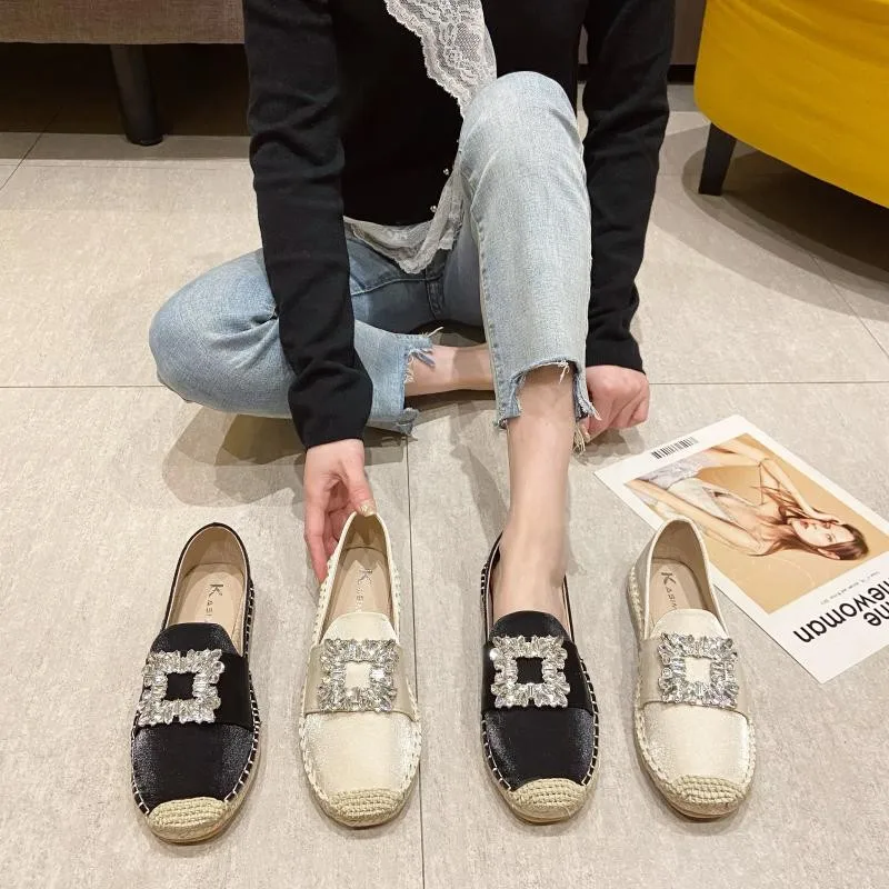 Женские туфли на плоской подошве, удобные дизайнерские туфли на плоской подошве с глубоким вырезом, весна-осень 2023
Женские туфли на плоской подошве, удобные дизайнерские туфли на плоской подошве с глубоким вырезом, весна-осень 2023