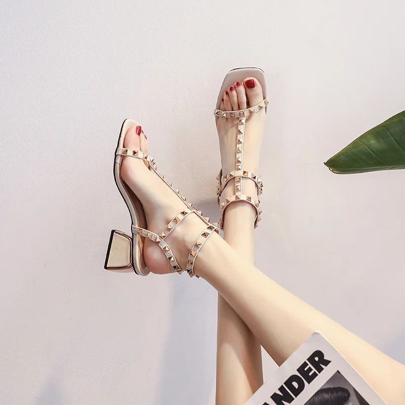 Women's shoes 2022 summer new super hot tide rivets Roman style thick heel fashion sandals women's square head high heels
Women's shoes 2022 summer new super hot tide rivets Roman style thick heel fashion sandals women's square head high heels