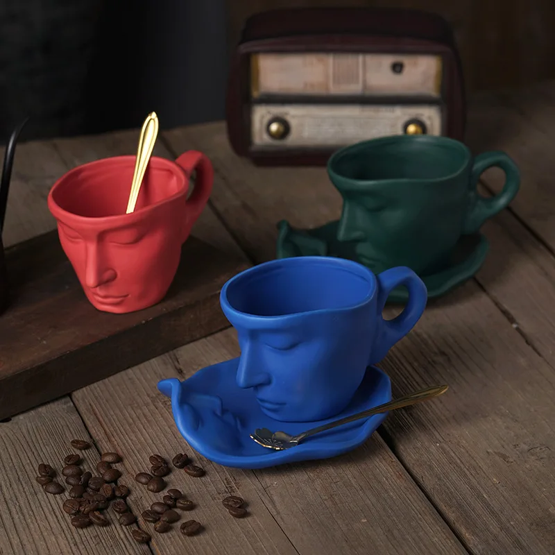 

New Light Luxury Creative Exquisite Art Kiss Ceramic Hanging Ear Hand-washed Coffee Cup and Saucer for Boyfriend and Girlfriend