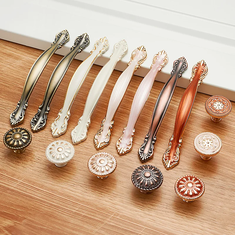 Antique Handle Knob Furniture Handle Kitchen Cabinet Handle Drawer Handle Pulls Zinc Alloy Cupboard Handles European Handles
Antique Handle Knob Furniture Handle Kitchen Cabinet Handle Drawer Handle Pulls Zinc Alloy Cupboard Handles European Handles