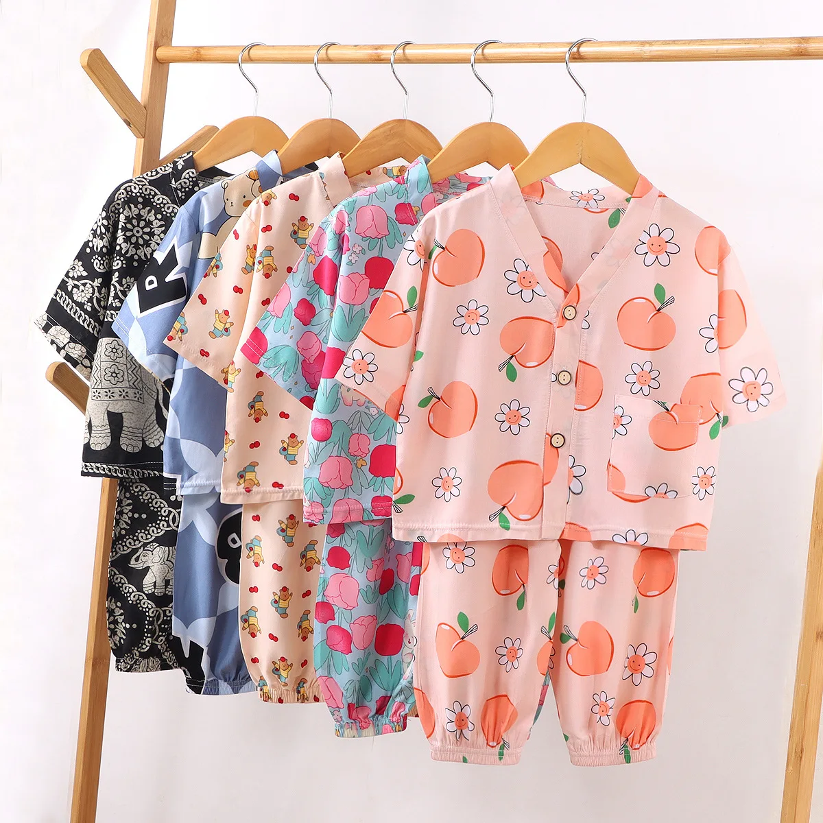 Children's home wear silk suit summer boys and girls pajamas two sets of cotton silk air conditioning clothing for children
Children's home wear silk suit summer boys and girls pajamas two sets of cotton silk air conditioning clothing for children