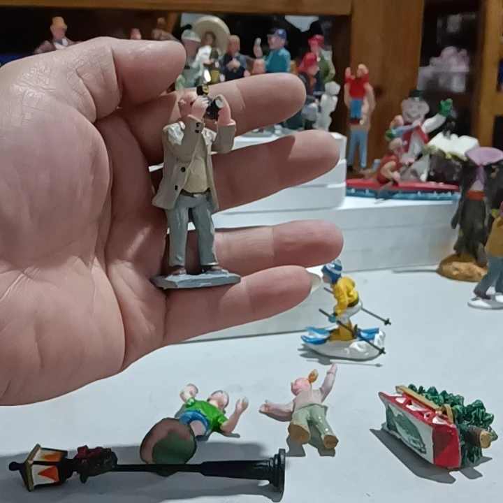 resin figure mental psychological sand table game box court therapy man taking photoes 
resin figure mental psychological sand table game box court therapy man taking photoes