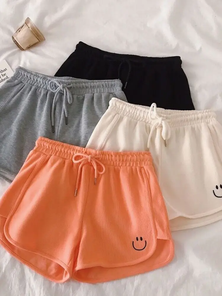 Женские спортивные шорты, новинка 2022, Корейская версия, Свободные повседневные Широкие штаны со средней талией, домашние шорты для йоги и бе... 
Женские спортивные шорты, новинка 2022, Корейская версия, Свободные повседневные Широкие штаны со средней талией, домашние шорты для йоги и бе...