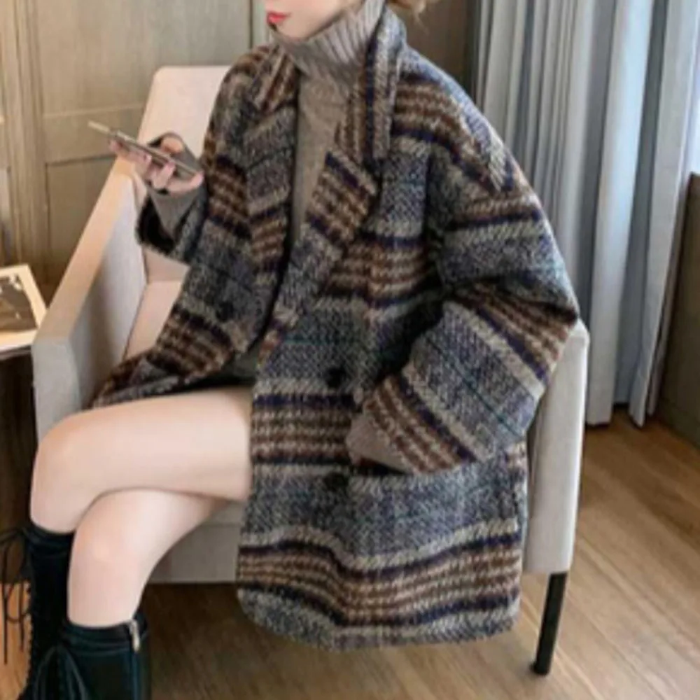 Regular Double-Breasted Loose Patchwork Mid-Length Women's Overcoat Casual Simple Loose Plaid Tweed Mid-length Thick Woolen Coat
Regular Double-Breasted Loose Patchwork Mid-Length Women's Overcoat Casual Simple Loose Plaid Tweed Mid-length Thick Woolen Coat