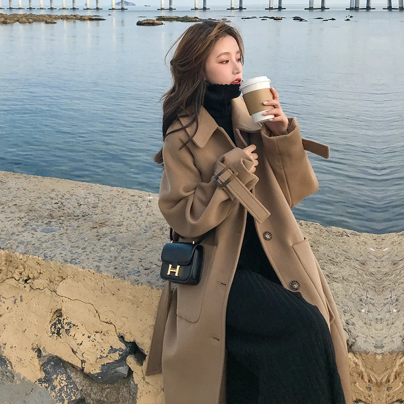 Women 2022 Spring Autumn Fashion Warm Outerwear Woolen Blends Female Long Elegant Single Breasted Solid Wool Coat with Belt C12
Women 2022 Spring Autumn Fashion Warm Outerwear Woolen Blends Female Long Elegant Single Breasted Solid Wool Coat with Belt C12