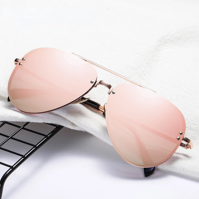 New style sunglasses metal fashion sunglasses outdoor street shooting women
New style sunglasses metal fashion sunglasses outdoor street shooting women