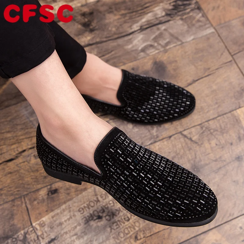 Брендовые черные мужские классические туфли, бархатные Роскошные Мокасины с кристаллами, мужские лоферы, деловые мужские туфли на плоской подошве
Брендовые черные мужские классические туфли, бархатные Роскошные Мокасины с кристаллами, мужские лоферы, деловые мужские туфли на плоской подошве