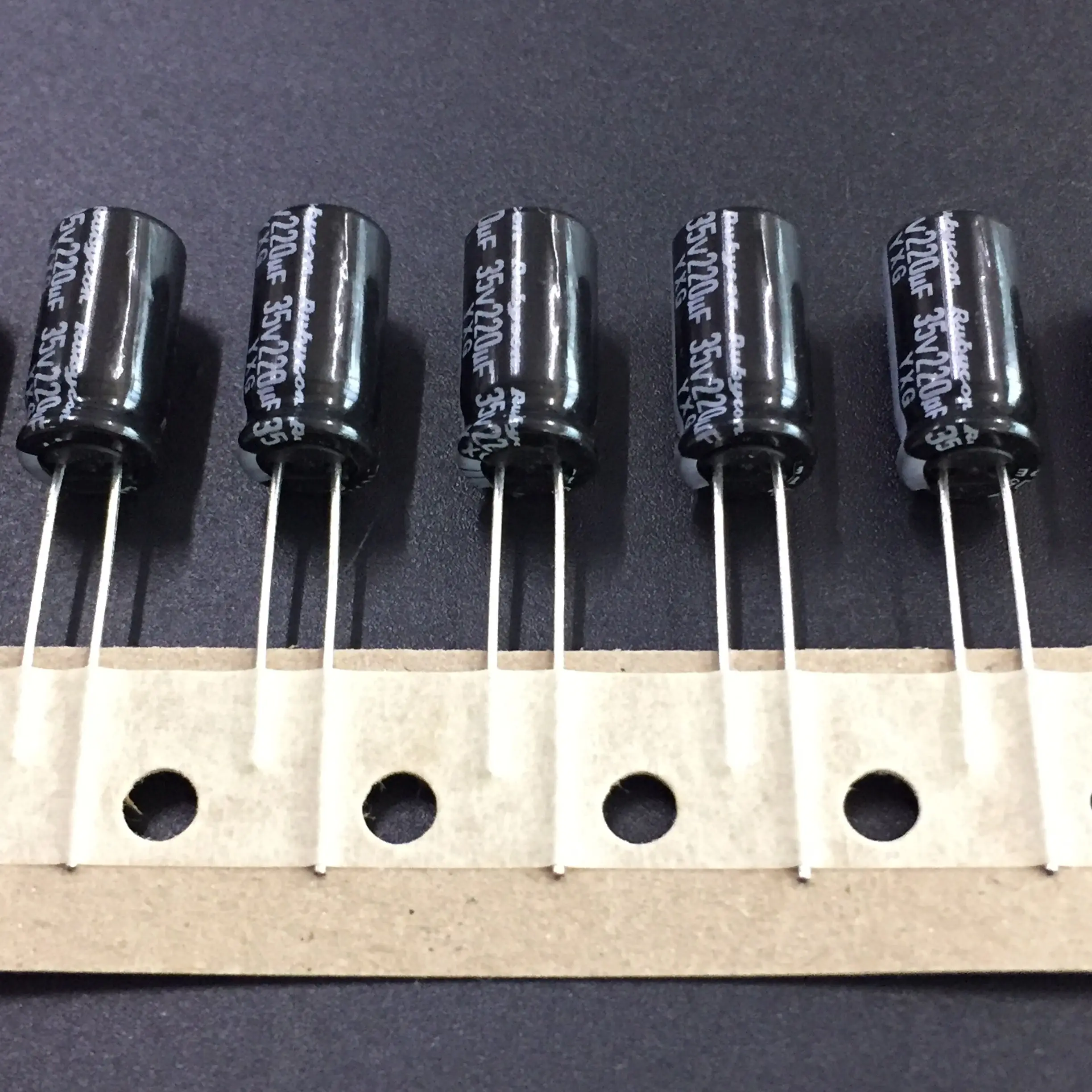 100pcs 220uF 35V RUBYCON YXG Series 8x16mm High Ripple Current Long Life 35V220uF Capacitor
100pcs 220uF 35V RUBYCON YXG Series 8x16mm High Ripple Current Long Life 35V220uF Capacitor