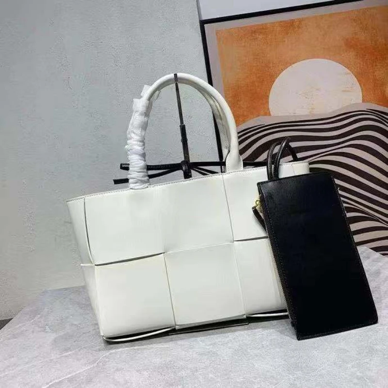 2022 Large Summer Handbag Female Fashion Luxury Handbag Women Bag Designer Tote Shoulder Bag Messenger Real Leather Woven Purses
2022 Large Summer Handbag Female Fashion Luxury Handbag Women Bag Designer Tote Shoulder Bag Messenger Real Leather Woven Purses
