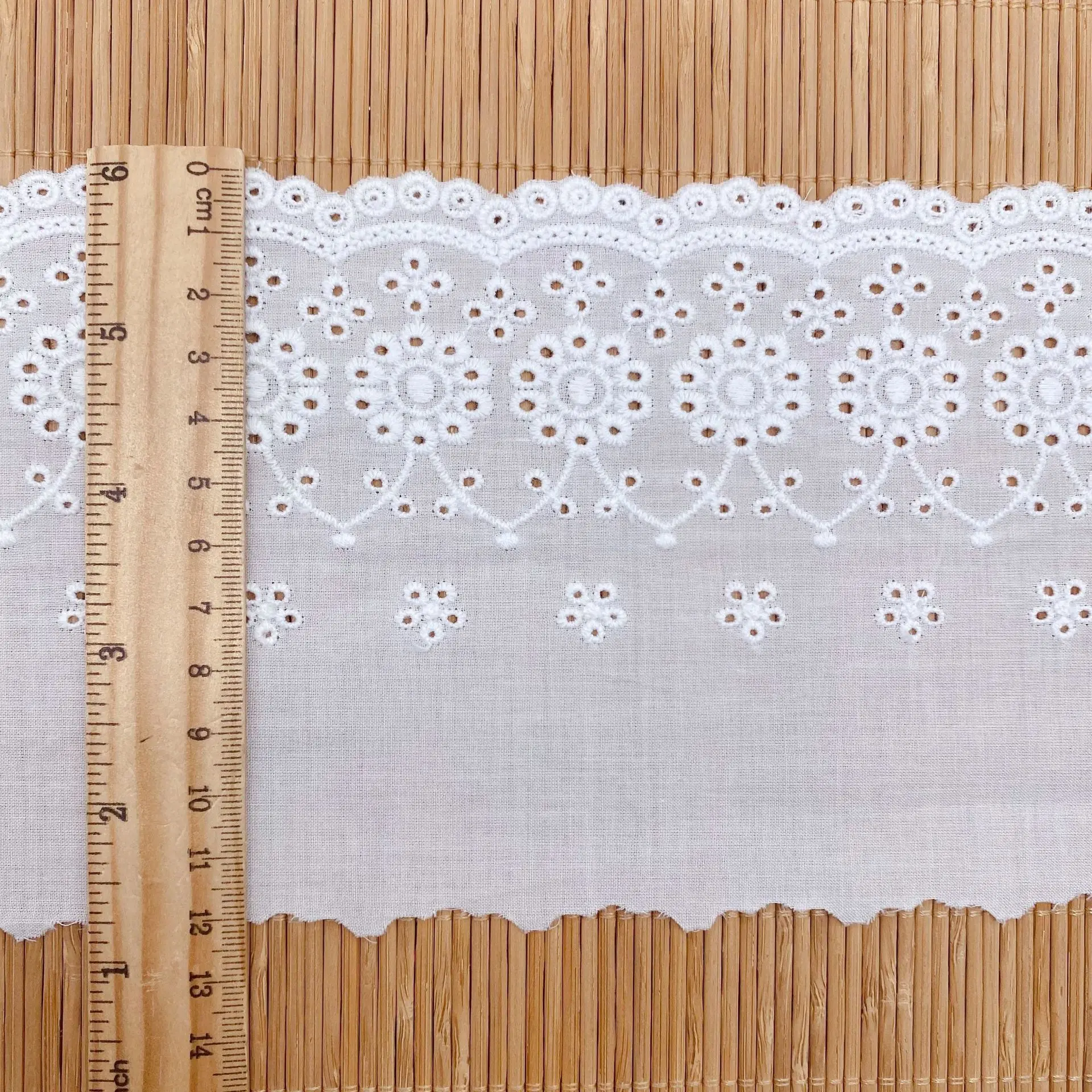 3Yards 11-12cm Width White Stylish Hollow Flower Cotton Lace Fabrics DIY Sewing Skirt Underwear Wedding Garment Accessories
3Yards 11-12cm Width White Stylish Hollow Flower Cotton Lace Fabrics DIY Sewing Skirt Underwear Wedding Garment Accessories