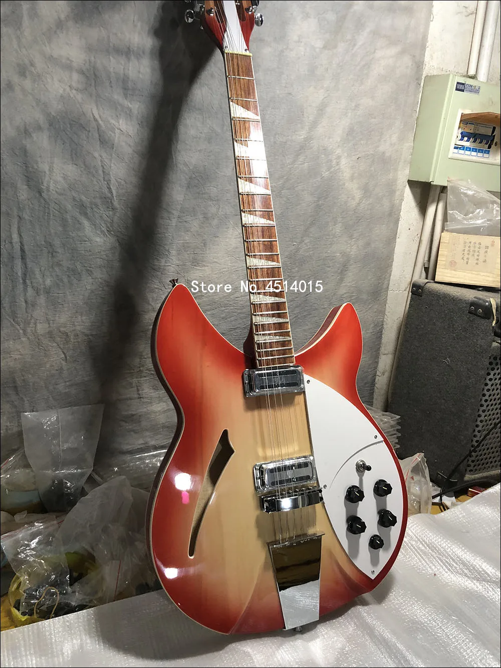 High-quality 12-string 、 electric guitar, long iron bridge, half-hollow guitar, free shipping.
High-quality 12-string 、 electric guitar, long iron bridge, half-hollow guitar, free shipping.