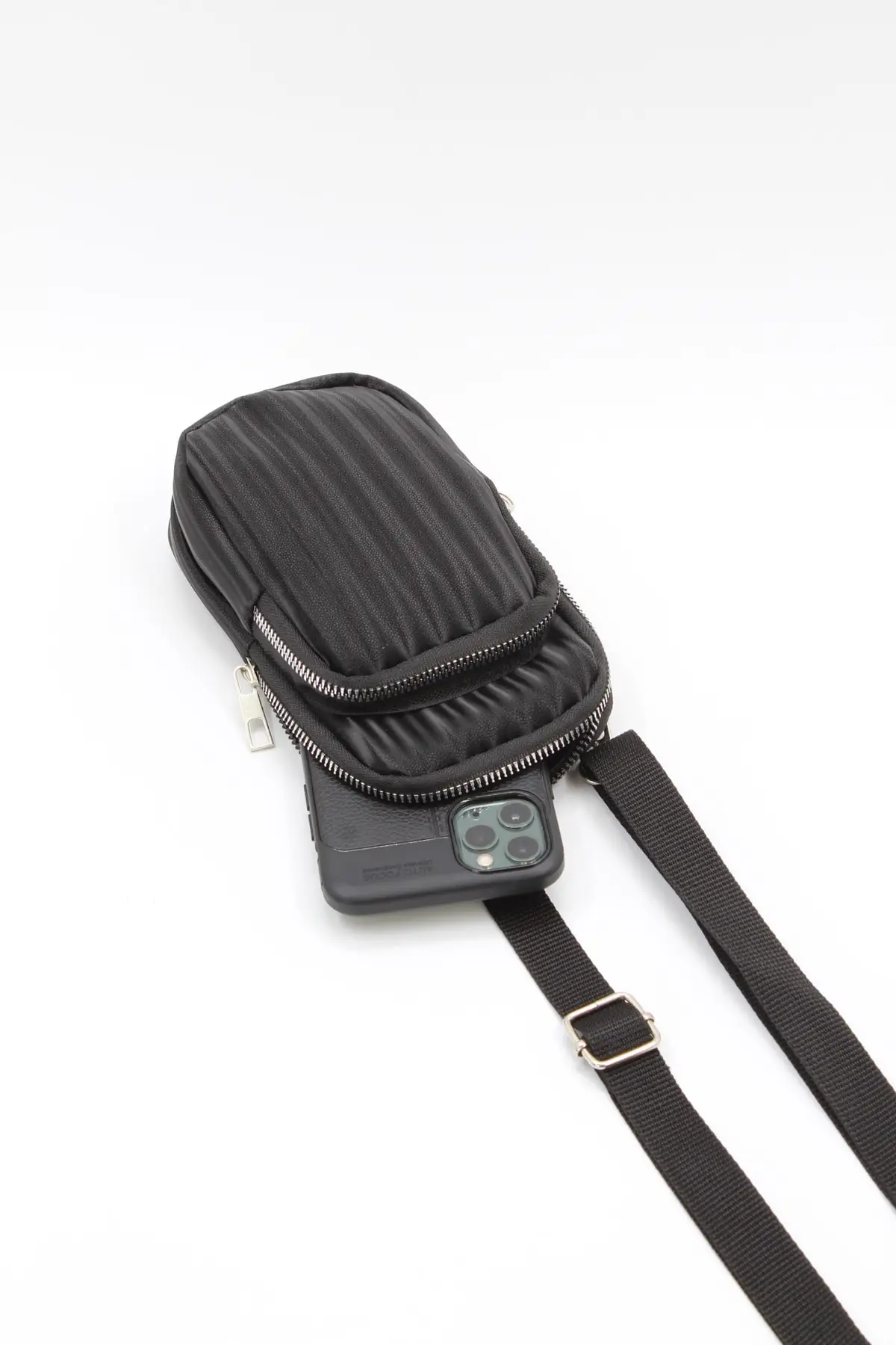 Женский черный чехол для телефона с ремешком с двумя глазами
Женский черный чехол для телефона с ремешком с двумя глазами