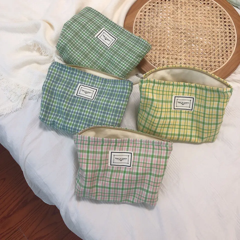 Plaid Cosmetic Bag Thickened Fabric Makeup Travel Bag Large Capacity Cosmetic Storage Pouch Portable Beauty Case Clutch
Plaid Cosmetic Bag Thickened Fabric Makeup Travel Bag Large Capacity Cosmetic Storage Pouch Portable Beauty Case Clutch