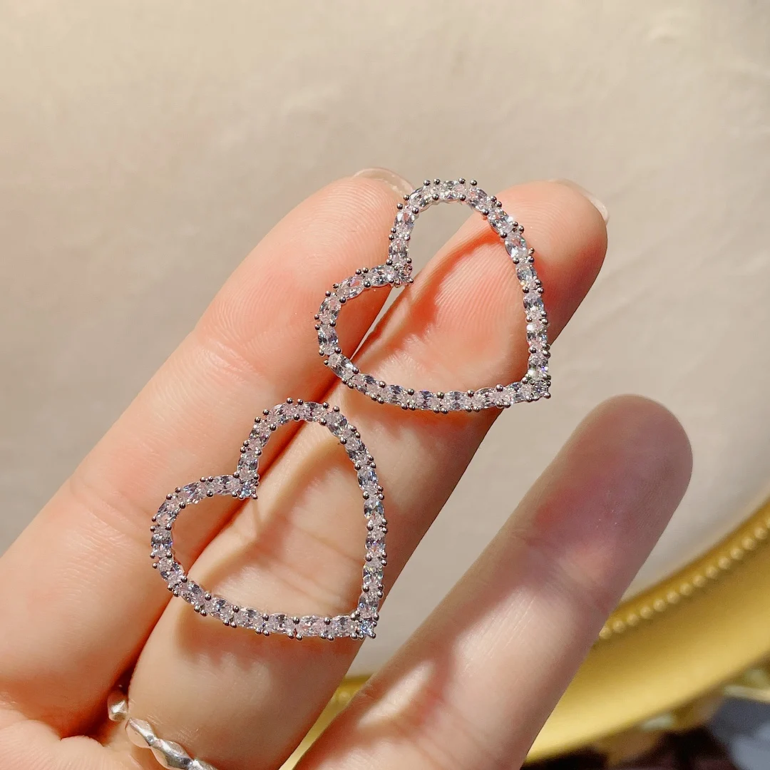 Hibride Trendy Heart Shape Cubic Zirconia Silver Color Stud Earrings for Women Bridal Wedding Jewelry Accessories bijoux E-1067
Hibride Trendy Heart Shape Cubic Zirconia Silver Color Stud Earrings for Women Bridal Wedding Jewelry Accessories bijoux E-1067