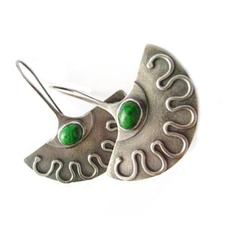 Vintage Classical Ginkgo Leaf Earrings For Women 2021 New Design Green Stone Silver Color Inlaid Hook Earrings Fashion Jewelry
Vintage Classical Ginkgo Leaf Earrings For Women 2021 New Design Green Stone Silver Color Inlaid Hook Earrings Fashion Jewelry