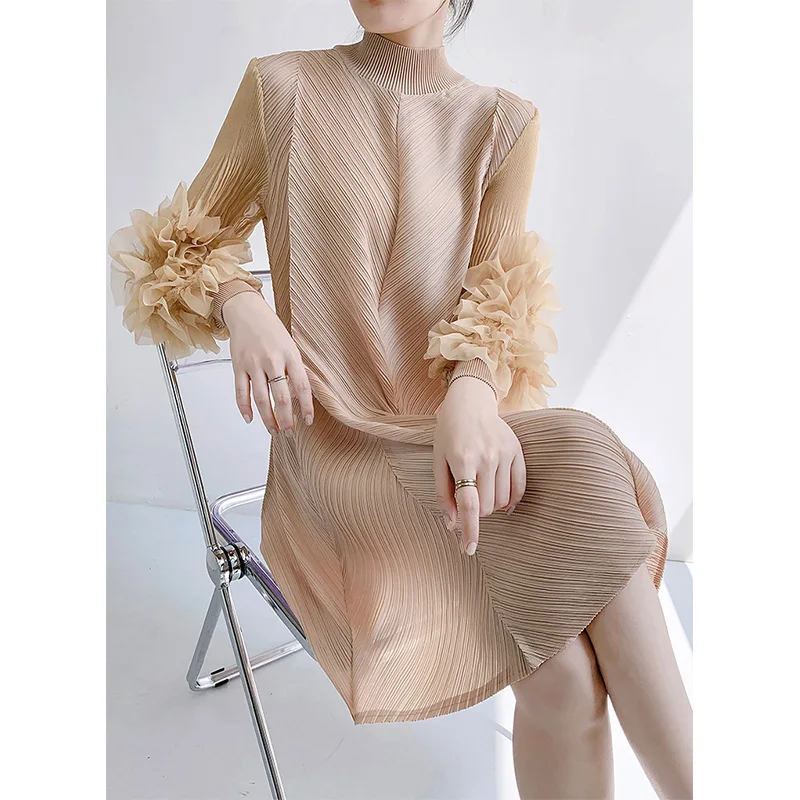 Miyake pleated solid color petal sleeve dress women's mid-length temperament straight tube new style
Miyake pleated solid color petal sleeve dress women's mid-length temperament straight tube new style