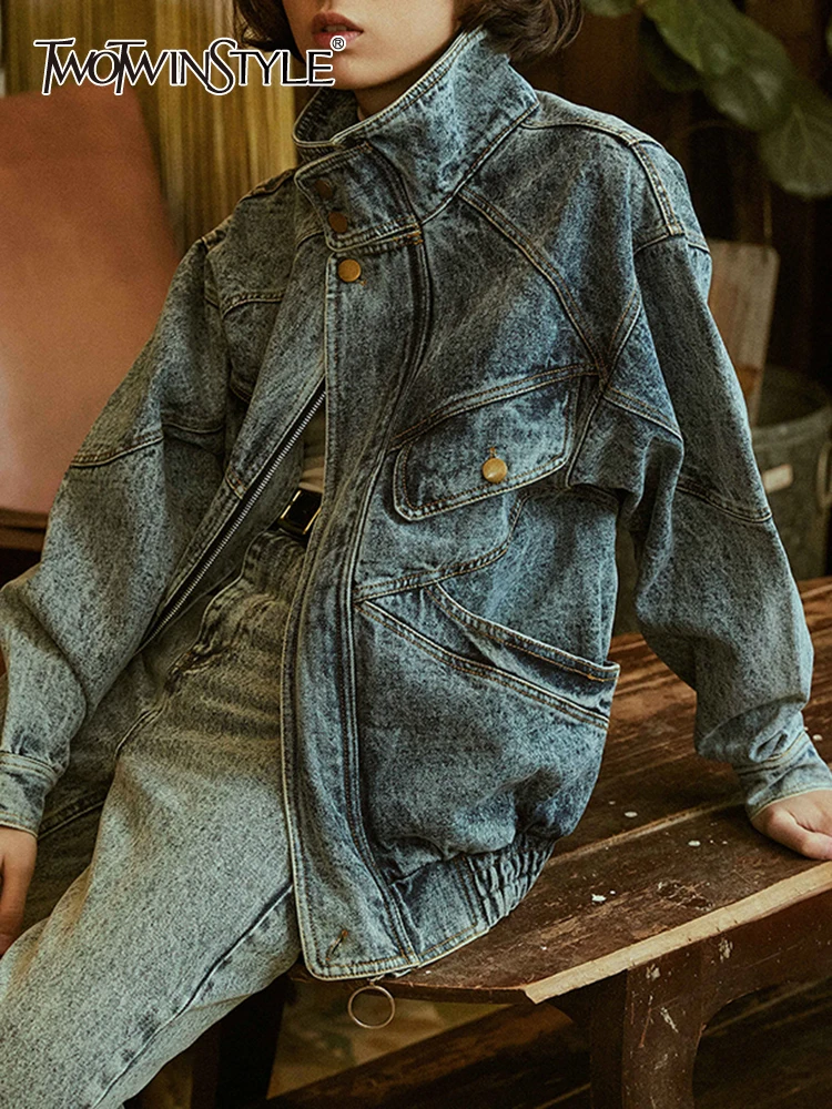 TWOTWINSTYLE Patchwork Pockets Vintage Denim Jackets For Women Stand Collar Long Sleeves Loose Designer Jacket Female Fashion
TWOTWINSTYLE Patchwork Pockets Vintage Denim Jackets For Women Stand Collar Long Sleeves Loose Designer Jacket Female Fashion