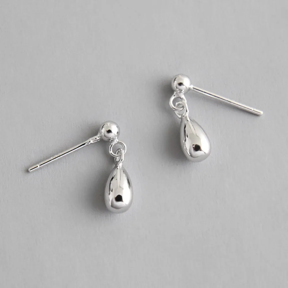EB061 Korean Edition S925 Sterling Silver Minimalist Water Drop Mini Delicate Feminine Silver Earrings
EB061 Korean Edition S925 Sterling Silver Minimalist Water Drop Mini Delicate Feminine Silver Earrings