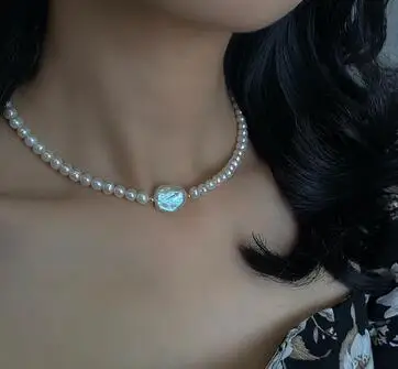Hand knotted 6-7mm white freshwater pearl necklace baroque clavicle chain long 43cm fashion jewelry
Hand knotted 6-7mm white freshwater pearl necklace baroque clavicle chain long 43cm fashion jewelry