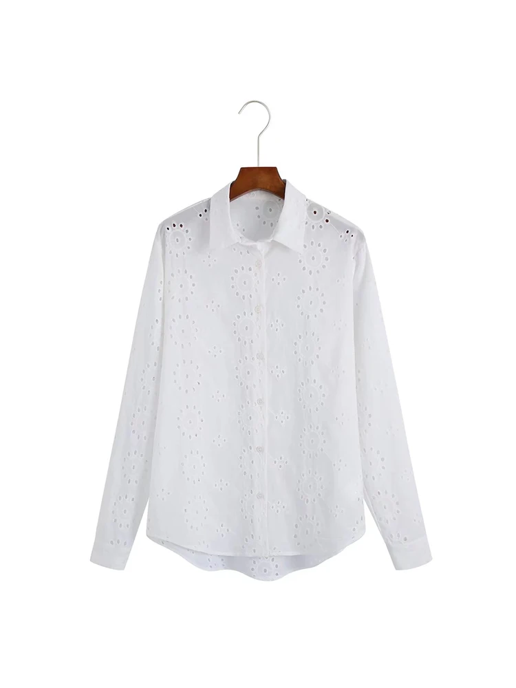 2022 Women Summer Casual Loose Shirts Blouses Tops White Hollow Out Embroidery Female Fashion Street Top Smock Blusas
2022 Women Summer Casual Loose Shirts Blouses Tops White Hollow Out Embroidery Female Fashion Street Top Smock Blusas