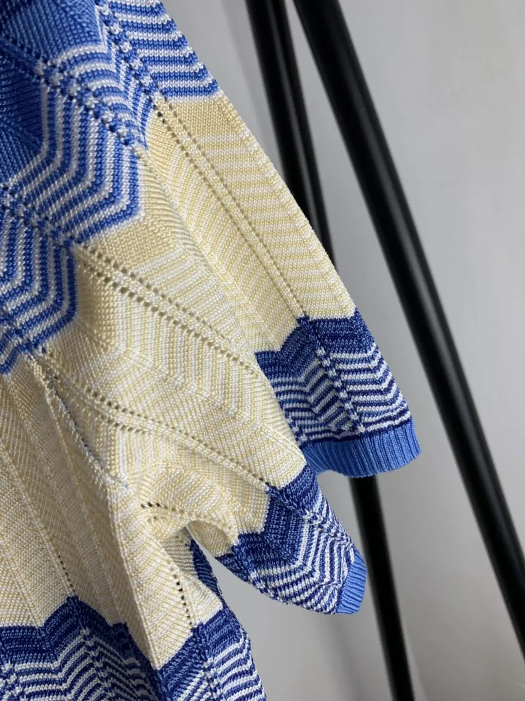Women Mid Calf Skirt Wavy Stripes Knitting Pleated Elastic Waist Jupe Contrast Casual Spring Summer 2023
Women Mid Calf Skirt Wavy Stripes Knitting Pleated Elastic Waist Jupe Contrast Casual Spring Summer 2023