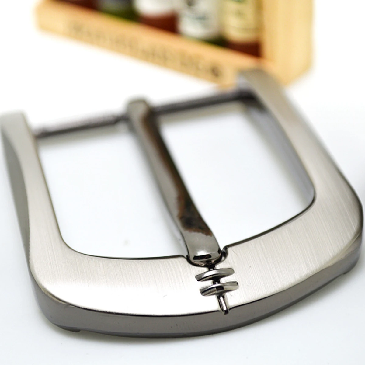 1pcs 40mm Metal Brushed Belt Buckle Men End Bar Heel bar Single Pin Belt Half Buckle Leather Craft Belt Strapp Webbing
1pcs 40mm Metal Brushed Belt Buckle Men End Bar Heel bar Single Pin Belt Half Buckle Leather Craft Belt Strapp Webbing