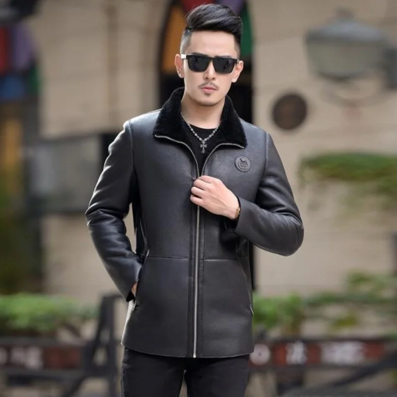 Hot Winter New Coat Men Silk Cotton Leather Jacket Mens Slim Fashion Korean Male Lapel Lamb Fur Collar Outerwear
Hot Winter New Coat Men Silk Cotton Leather Jacket Mens Slim Fashion Korean Male Lapel Lamb Fur Collar Outerwear