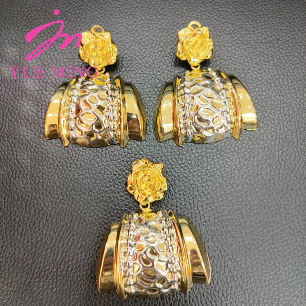 Earrings and Pendant Set For Women African Fashion Copper Dubai 18k Gold Color Jewelry Geometric Wedding Party Gift Daily Wear
Earrings and Pendant Set For Women African Fashion Copper Dubai 18k Gold Color Jewelry Geometric Wedding Party Gift Daily Wear