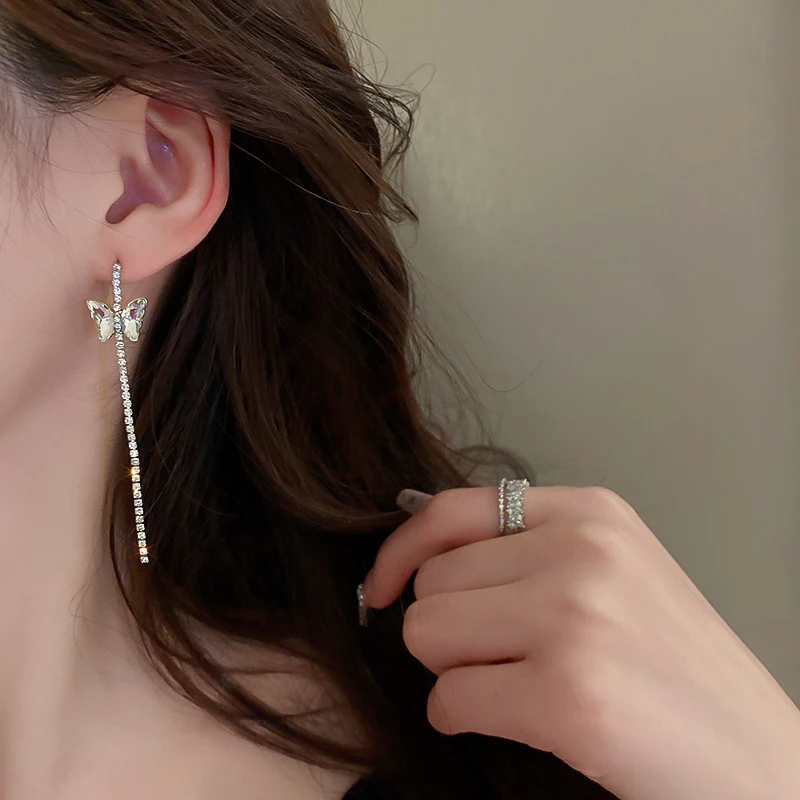 Shiny Rhinestone Full Butterfly Tassel Dangle Earrings for Women Simple Sweet Girl Student Party Jewelry 2022 Trendy Fashion
Shiny Rhinestone Full Butterfly Tassel Dangle Earrings for Women Simple Sweet Girl Student Party Jewelry 2022 Trendy Fashion