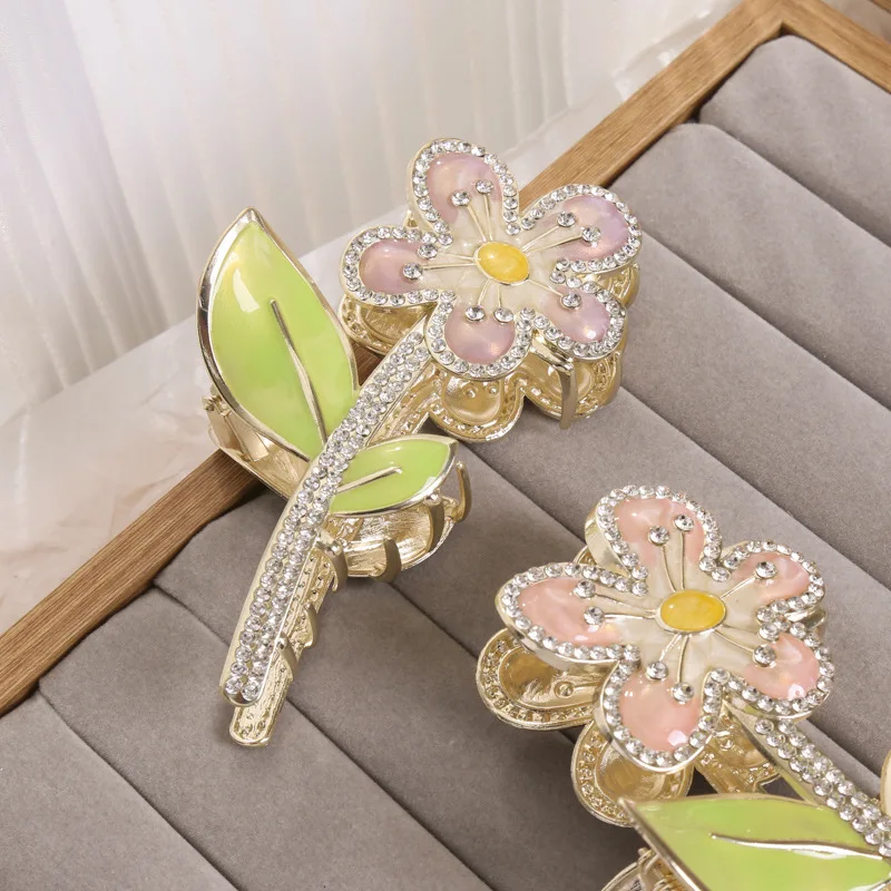 New Retro Flower Hair Crab with Rhinestone Hair Clip Hair Claw Elegant Metal Ponytail Claw Clip Women Headwear Hair Accessories
New Retro Flower Hair Crab with Rhinestone Hair Clip Hair Claw Elegant Metal Ponytail Claw Clip Women Headwear Hair Accessories