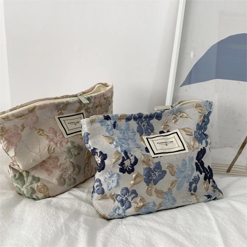 Portable Travel Large Capacity Washing Bag Relief Flowers Print Cosmetic Pouch Make Up Bags Storage Bags Cosmetic Bag
Portable Travel Large Capacity Washing Bag Relief Flowers Print Cosmetic Pouch Make Up Bags Storage Bags Cosmetic Bag