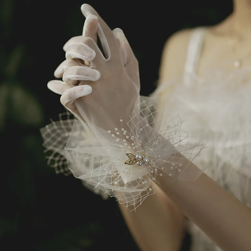 

Elegant Tulle Full Finger Female Charm Wedding Gloves with Pearls Marriage Engagement Party Ceremony Accessories