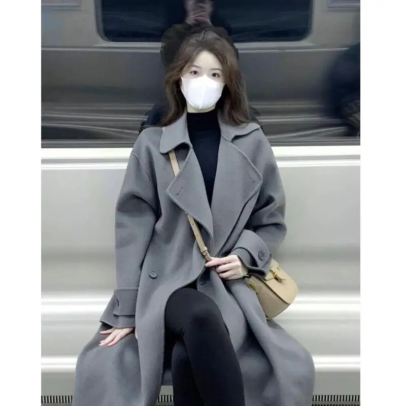 Серое шерстяное пальто Новинка Осень-зима шерстяное пальто женское плотное элегантное пальто средней длины в стиле Хепберн в Корейском стиле
Серое шерстяное пальто Новинка Осень-зима шерстяное пальто женское плотное элегантное пальто средней длины в стиле Хепберн в Корейском стиле