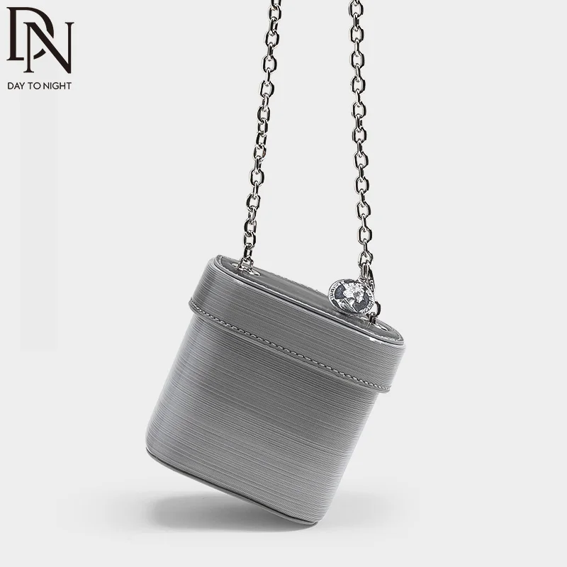 DN Cosmetic Box Crossbody Bags for Women Silver Gradient Material Lipstick Makeup Storage Mini Chain Purse Waterproof Handbag
DN Cosmetic Box Crossbody Bags for Women Silver Gradient Material Lipstick Makeup Storage Mini Chain Purse Waterproof Handbag