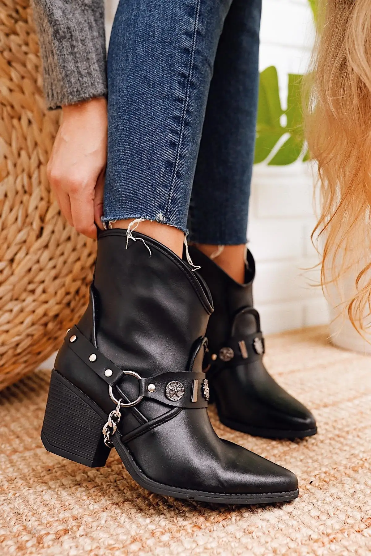 Women Genuine Leather Dominique Western Boots (Buckle Can Be Removed) Comfortable Ladies Luxury Stylish Female Boots
Women Genuine Leather Dominique Western Boots (Buckle Can Be Removed) Comfortable Ladies Luxury Stylish Female Boots