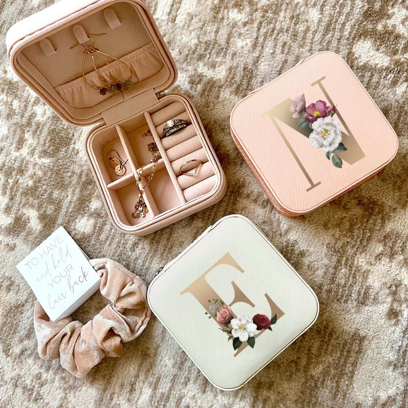 26 Alphabet Flowers Jewelry Box Portable Earring Jewelry Boxes Girlfriend Wife Valentine Gift Portable Organizer Display
26 Alphabet Flowers Jewelry Box Portable Earring Jewelry Boxes Girlfriend Wife Valentine Gift Portable Organizer Display