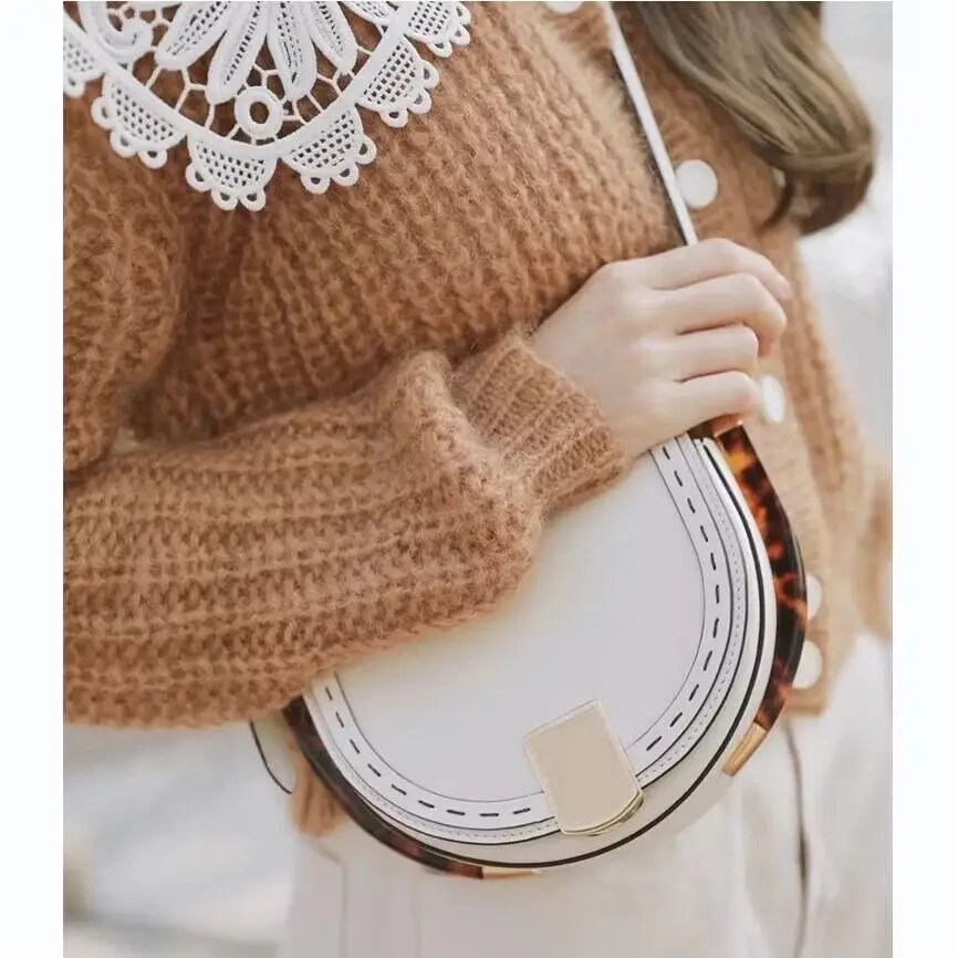 New leather underarm women's texture retro semicircle handbag One shoulder crossbody bag saddle bag large capacity square bag
New leather underarm women's texture retro semicircle handbag One shoulder crossbody bag saddle bag large capacity square bag