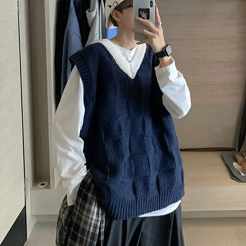 2022 Autumn New Men's Khaki V-Neck Knitted Vest Fashion Casual Classic Style Chic Sleeveless Sweater Vest Male Clothing W433
2022 Autumn New Men's Khaki V-Neck Knitted Vest Fashion Casual Classic Style Chic Sleeveless Sweater Vest Male Clothing W433