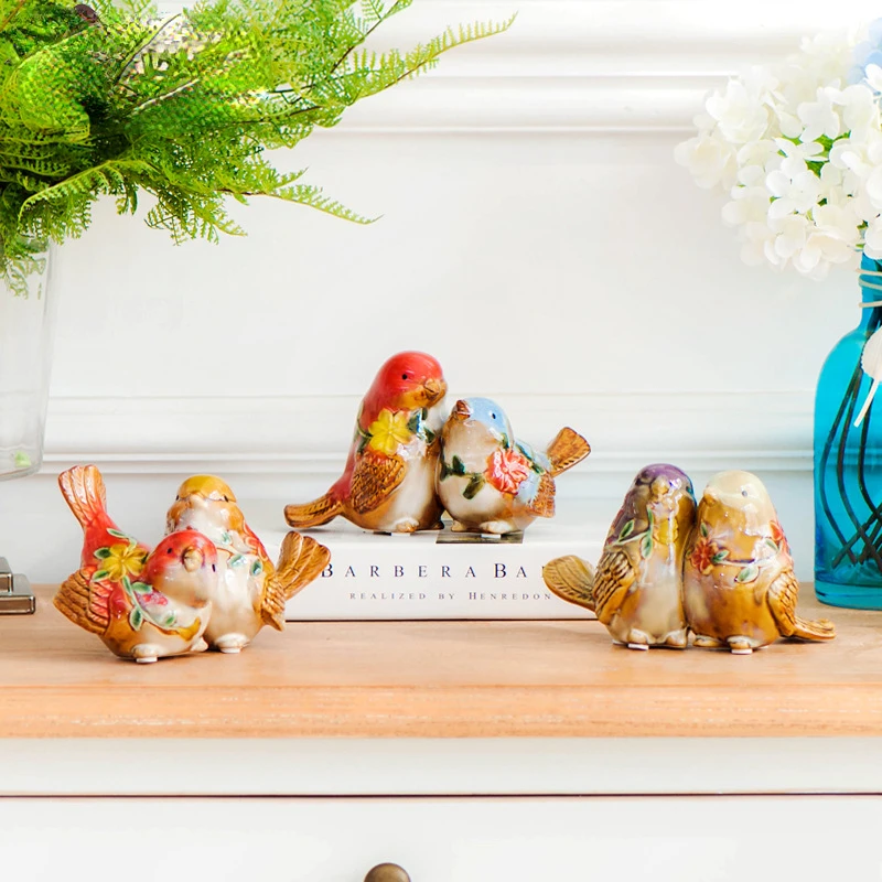 Love bird ceramic crafts porcelain flying pair of birds decoration pastoral style desk home office exquisite decoration
Love bird ceramic crafts porcelain flying pair of birds decoration pastoral style desk home office exquisite decoration